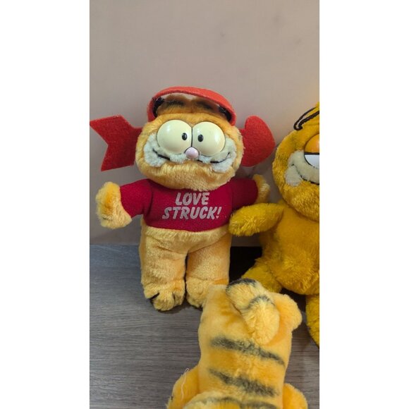 Vintage Garfield Plush Toy Set With Love Struck Valentines Day Theme - Picture 6 of 9